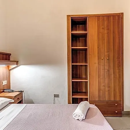 Giada Hotel 2*